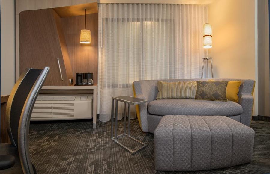 Courtyard By Marriott Saskatoon Airport Hotel Buitenkant foto