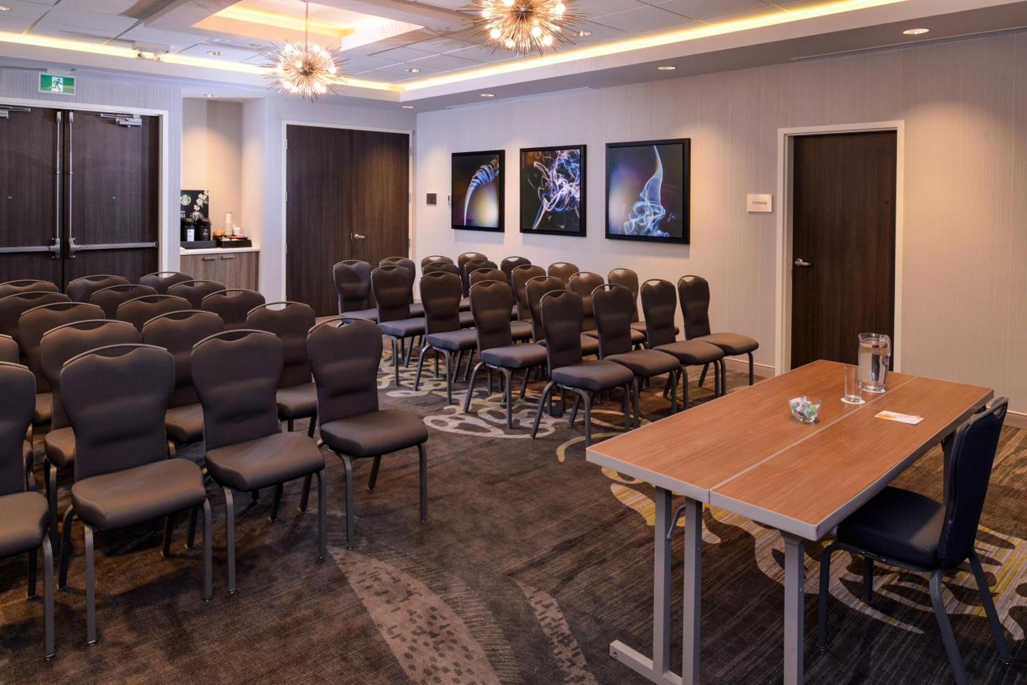 Courtyard By Marriott Saskatoon Airport Hotel Buitenkant foto