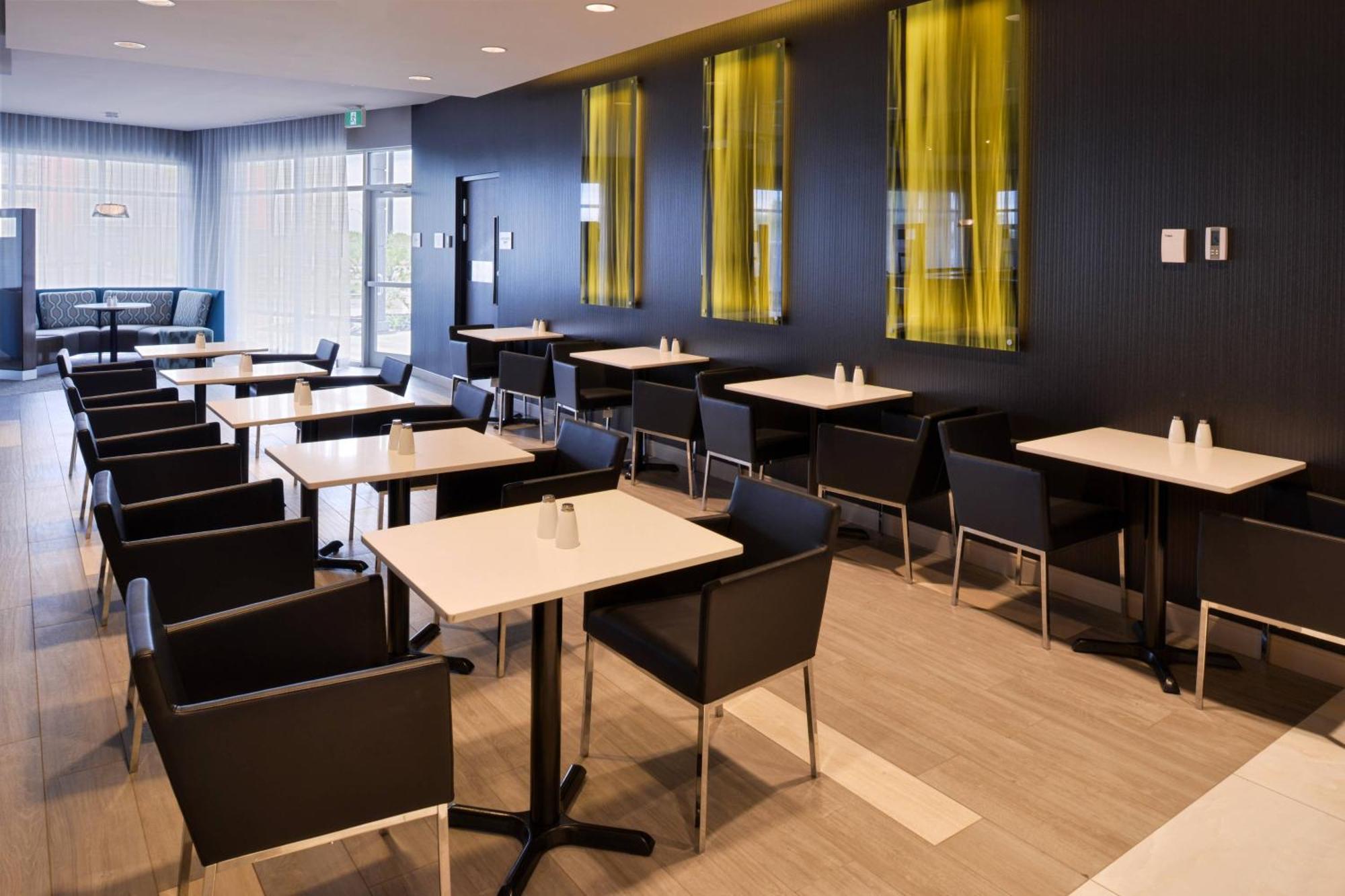 Courtyard By Marriott Saskatoon Airport Hotel Buitenkant foto
