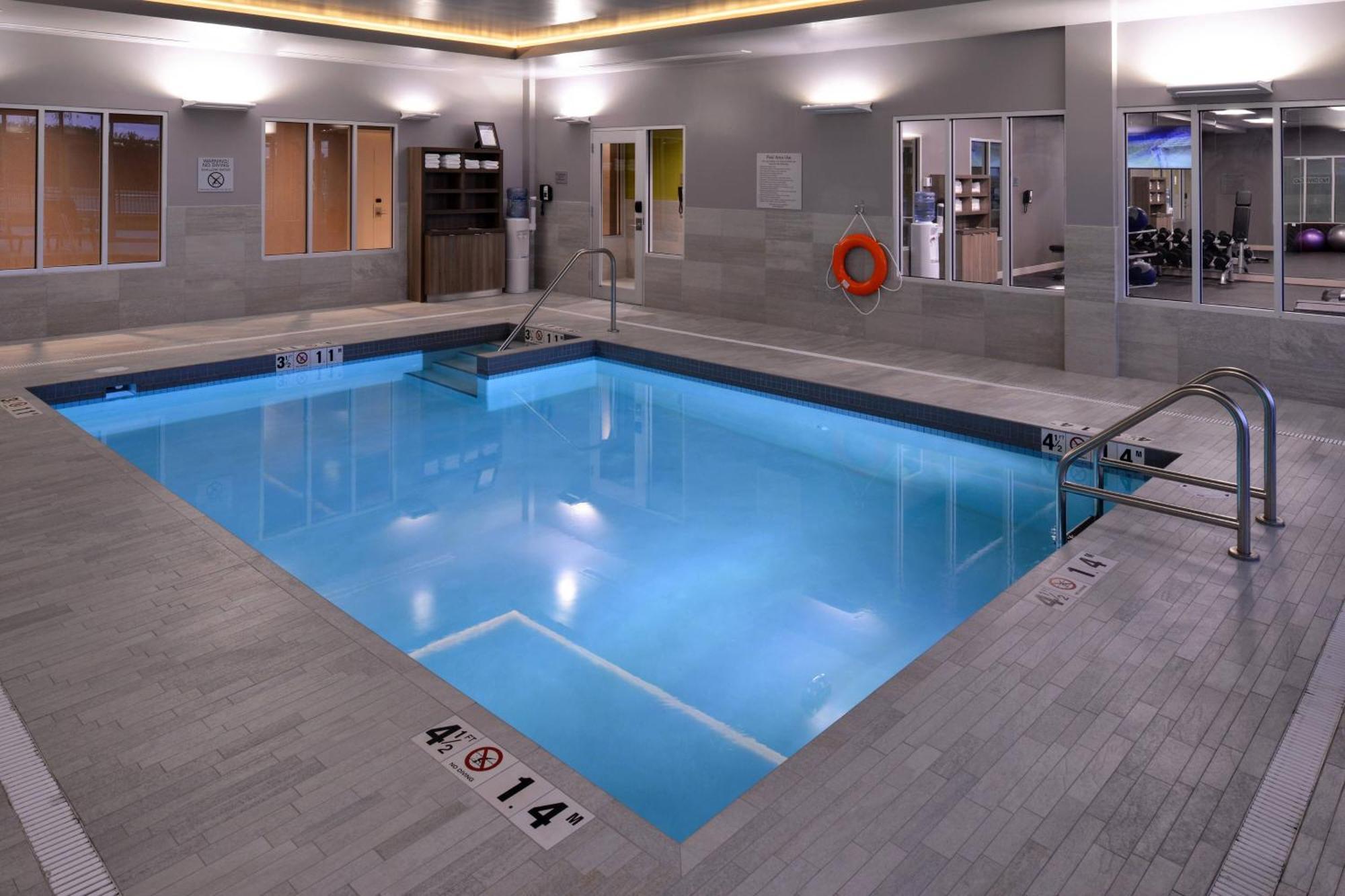 Courtyard By Marriott Saskatoon Airport Hotel Buitenkant foto