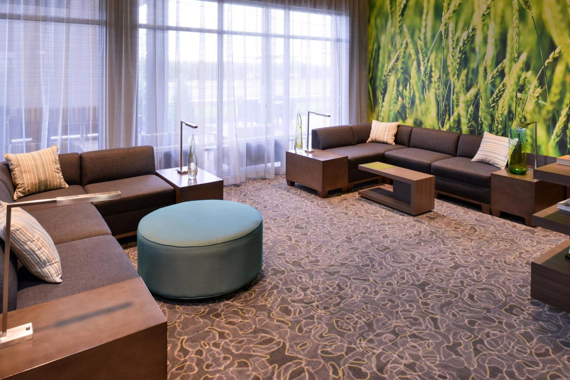 Courtyard By Marriott Saskatoon Airport Hotel Buitenkant foto