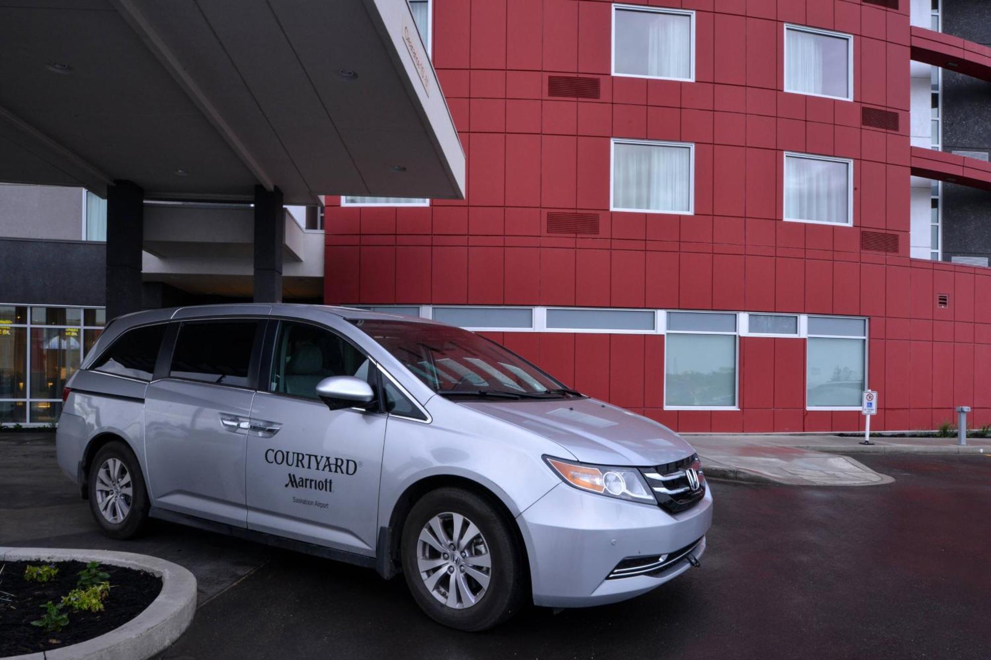 Courtyard By Marriott Saskatoon Airport Hotel Buitenkant foto