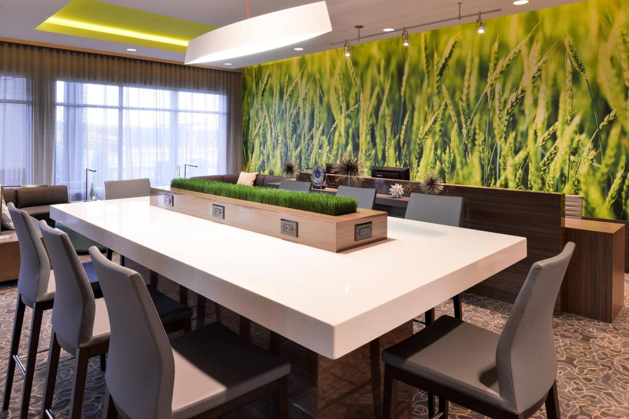 Courtyard By Marriott Saskatoon Airport Hotel Buitenkant foto