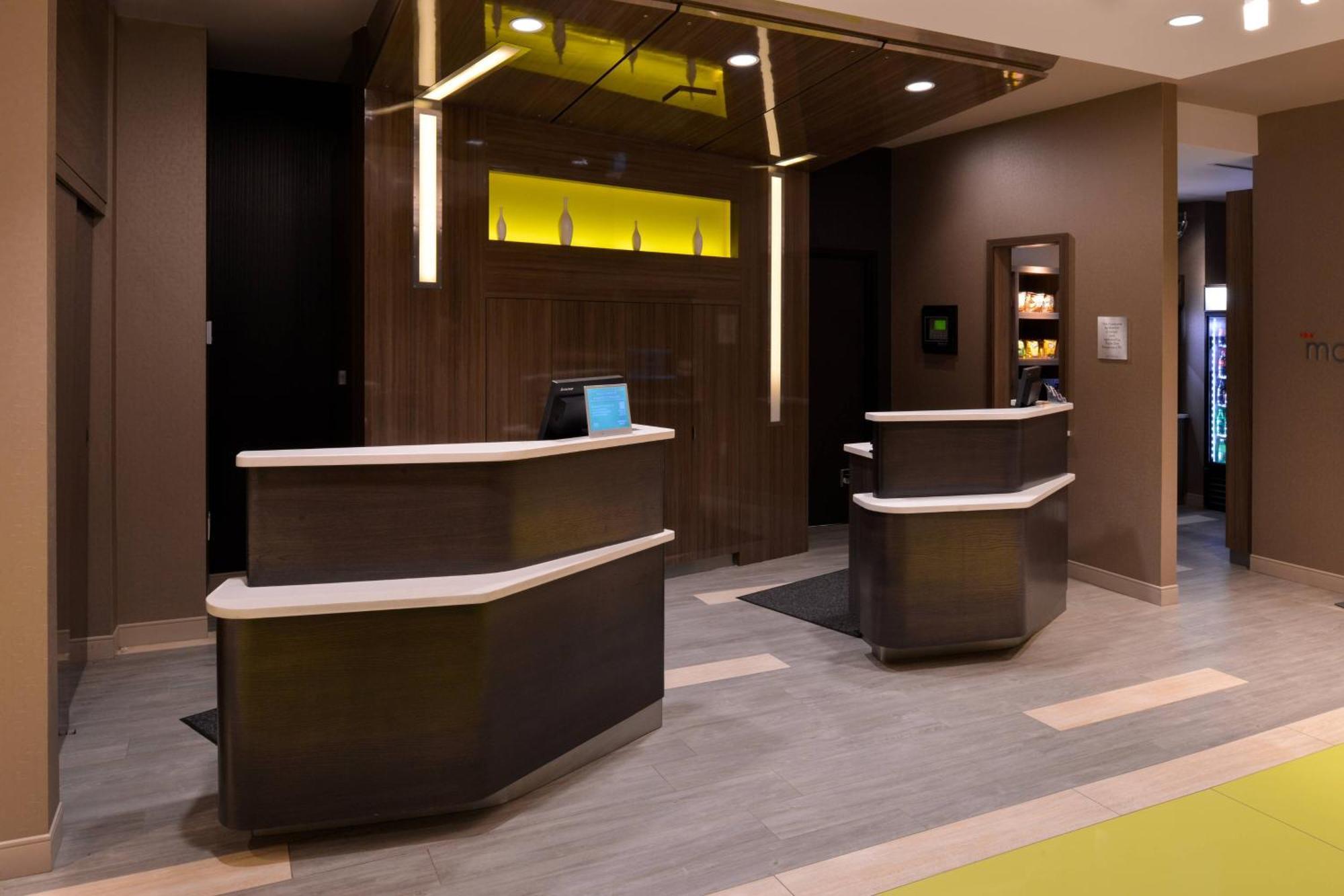 Courtyard By Marriott Saskatoon Airport Hotel Buitenkant foto