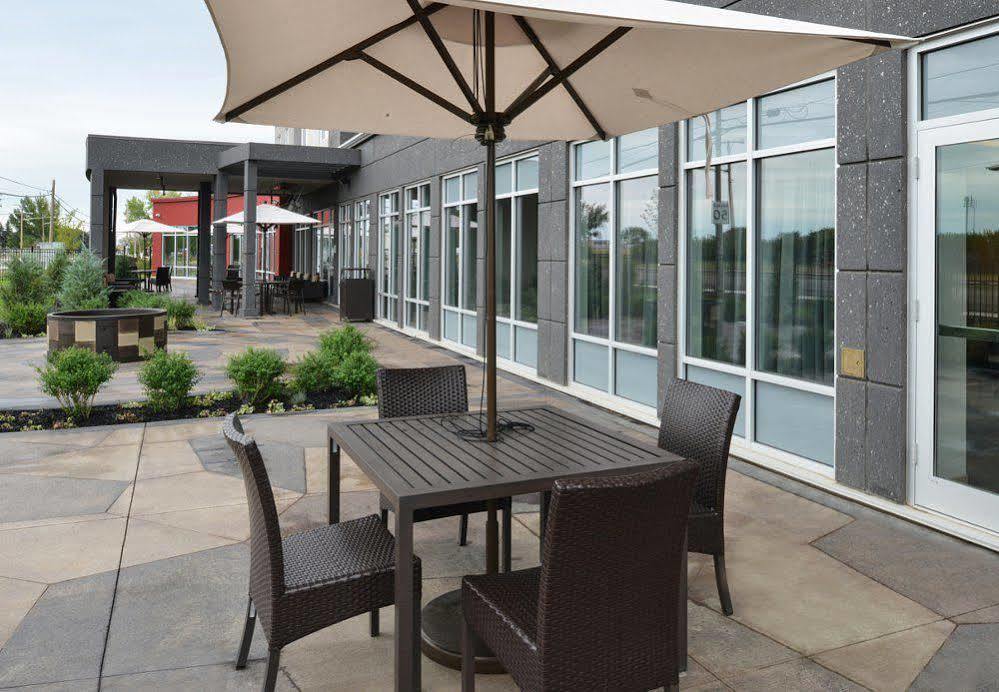 Courtyard By Marriott Saskatoon Airport Hotel Buitenkant foto
